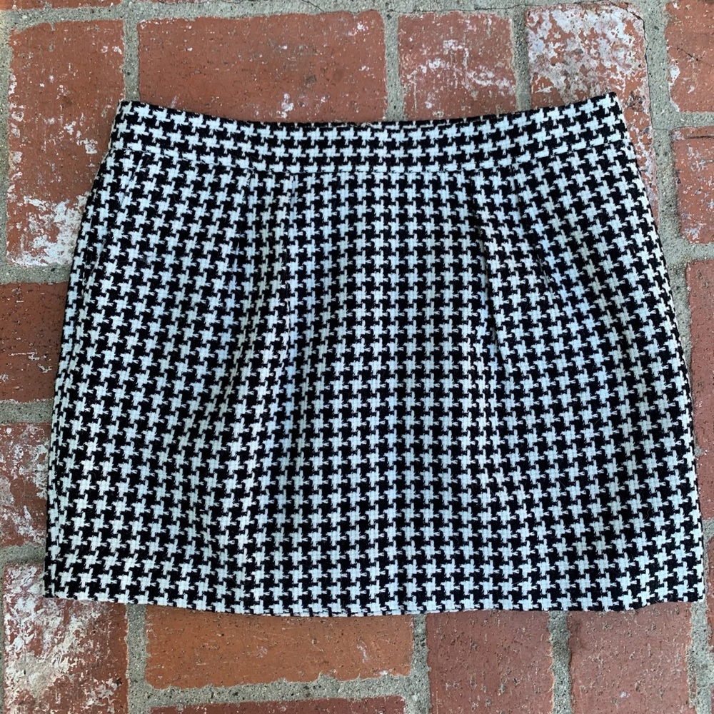 Victoria’s Secret houndstooth mini skirt